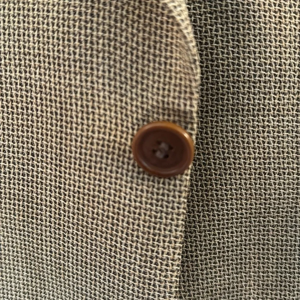 Hugo Boss 44R beautiful gold tone‎ 100% Virgin Wool